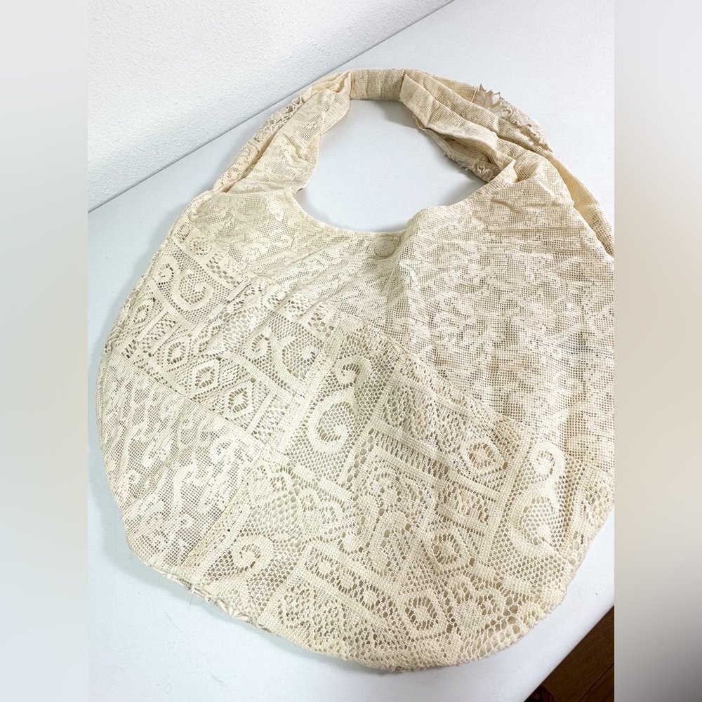 UO x Kimchi Blue Lace Bow Slouchy Bag - Picture 6 of 11